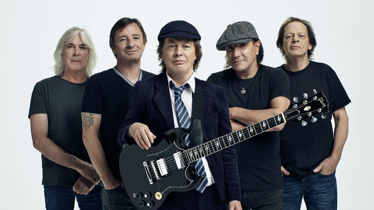 La actual formación de AC/DC, con Angus Young al frente (en el centro).