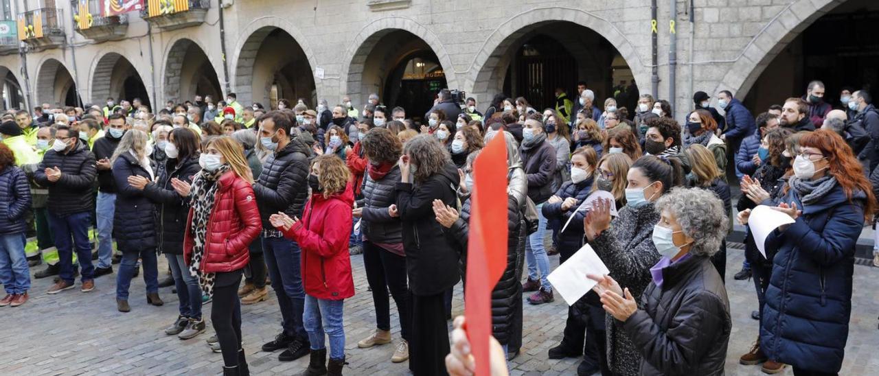 Una protesta de treballadors municipals de Girona. | ANIOL RESCLOSA