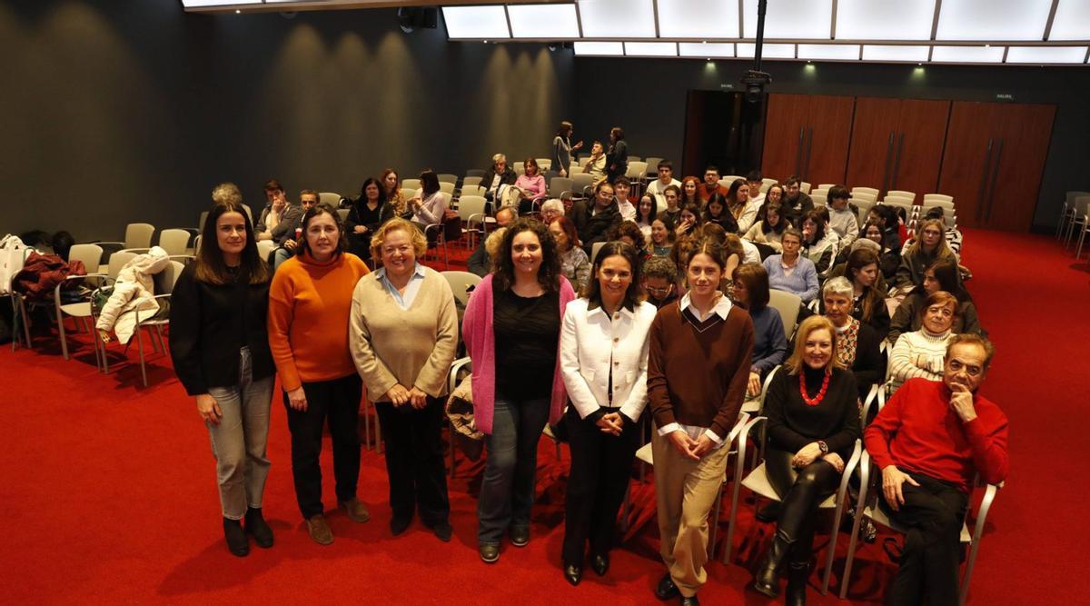 De izquierda a derecha, Marta Pérez, María Fernández, Rosa Menéndez, Teresa Valdés-Solís, Inés  Suárez  y Paula Peñalver.   | FERNANDO RODRÍGUEZ