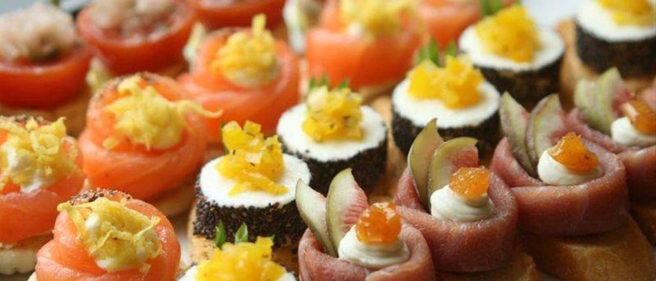 Canapés variados.