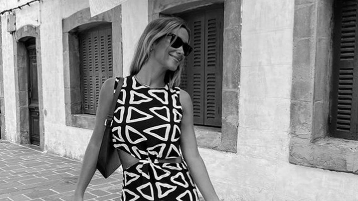 María Pombo con vestido blanco y negro geométrico de Name The Brand