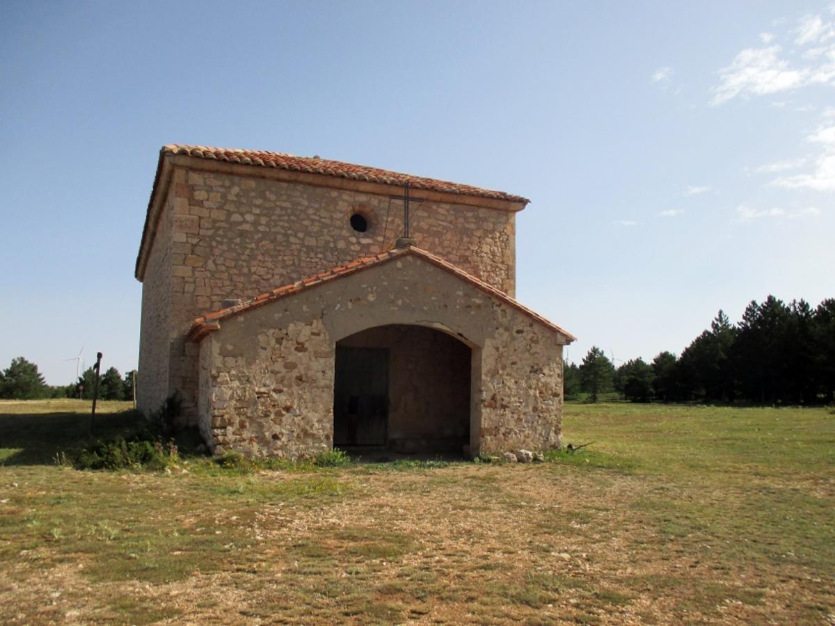 La ermita de Sant Just es punto de paso hacia la cresta.