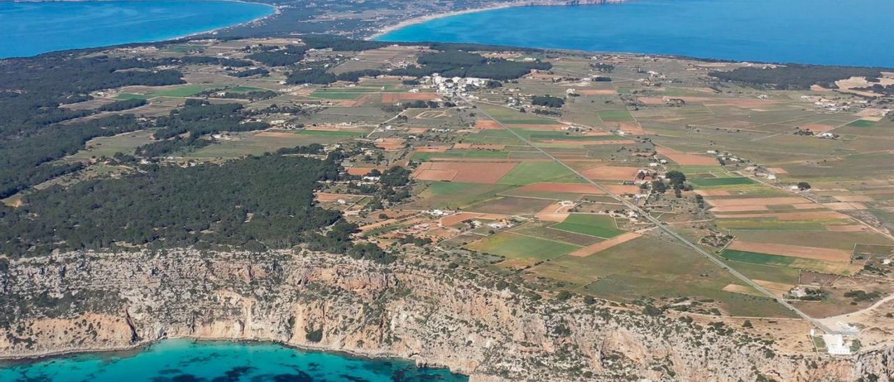 Vista aérea de la isla de Formentera desde la Mola
