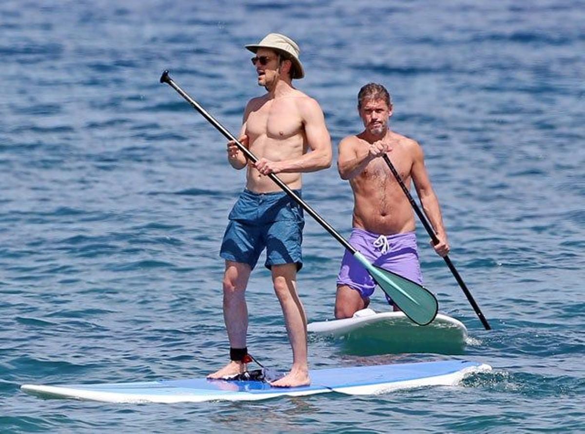 Simon Halls y Matt Bomer hacen paddle surf en Maui