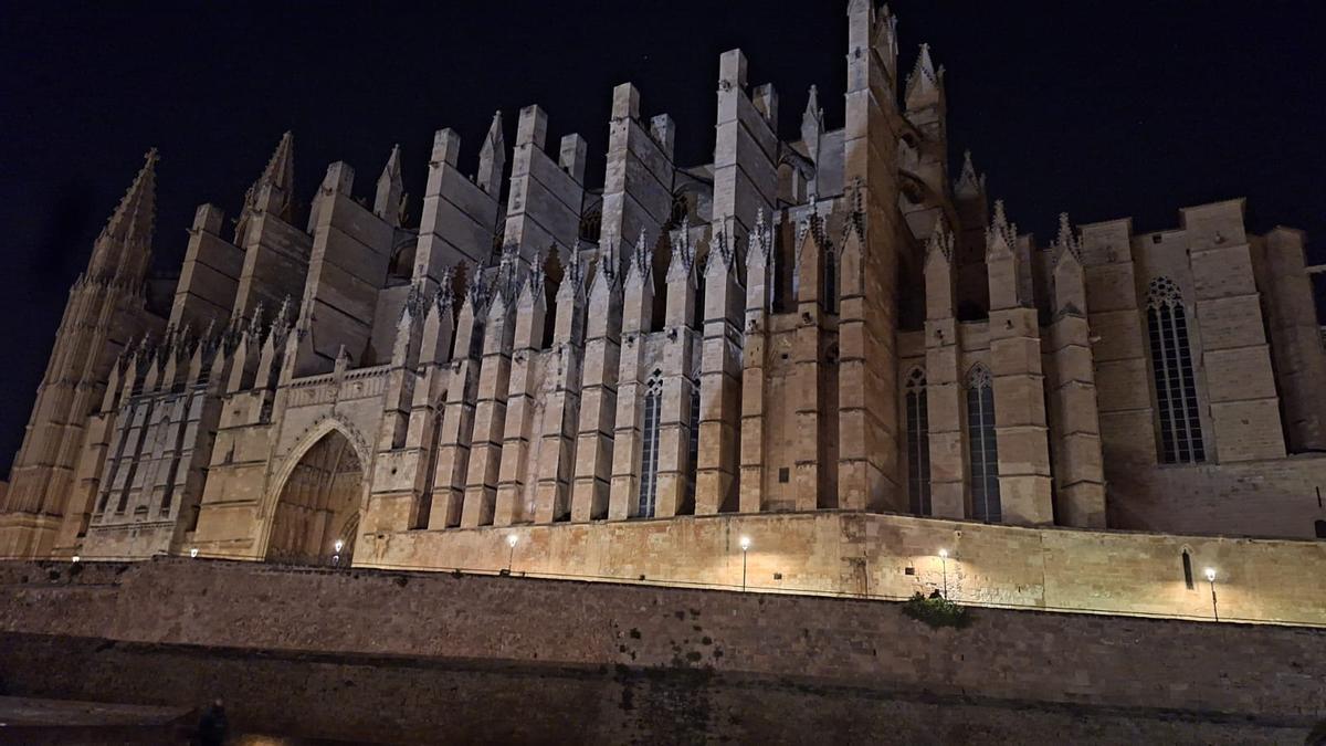 La catedral de Palma, anoche.