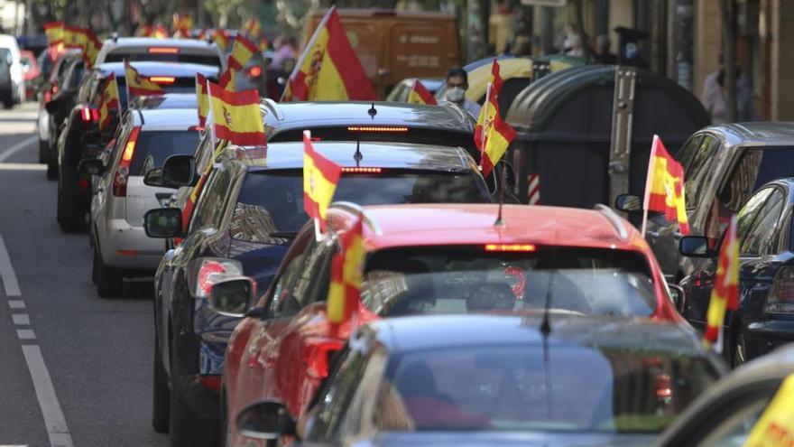 Una manifestación con banderas de España en una imagen de archivo.