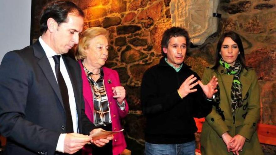 Fole, Rey, Hermo y Estévez, en un momento del acto de presentación del nuevo parquete turístico de Vilagarcía. // Iñaki Abella