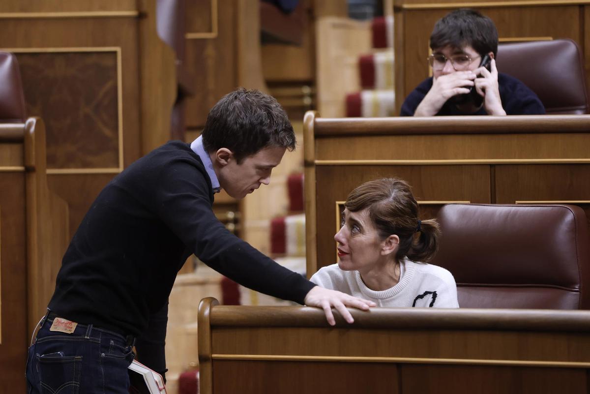 Iñigo Errejón y Marta Lois, en el Congreso de los Diputados.