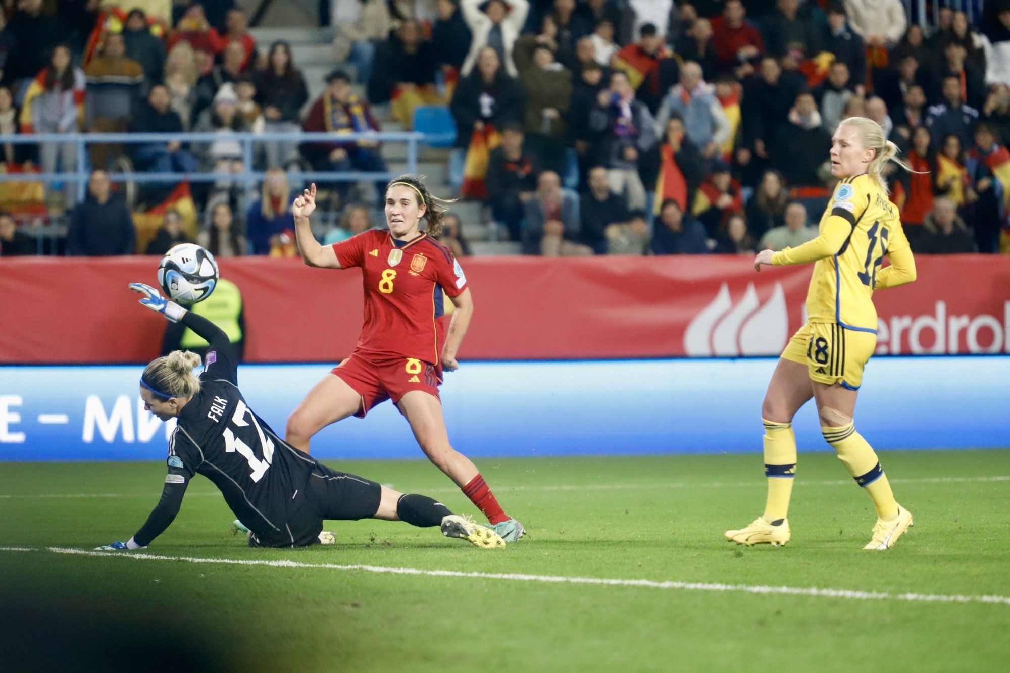 La victoria de la selección femenina de fútbol ante Suecia en La Rosaleda, en imágenes