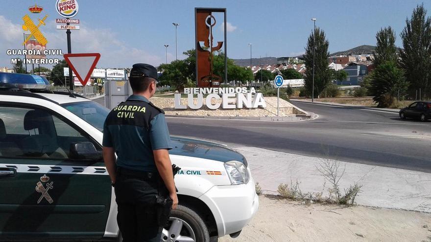 Dos detenidos en Lucena tras una huida temeraria y un atentado contra agentes de la Guardia Civil