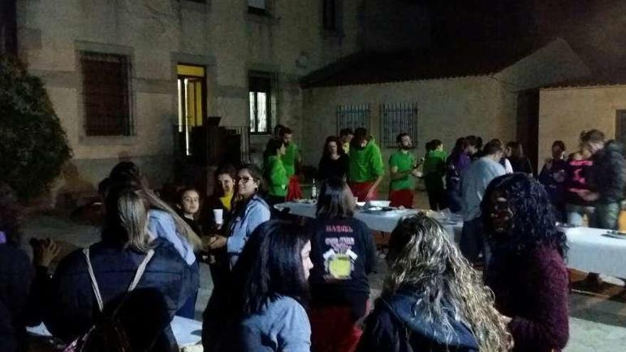 Peñas de Torregamones durante la parrillada.