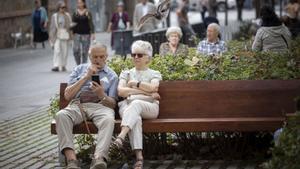 Els majors de 65 anys guanyen un 6,4% més que els europeus i els més joves, un 7,3% menys