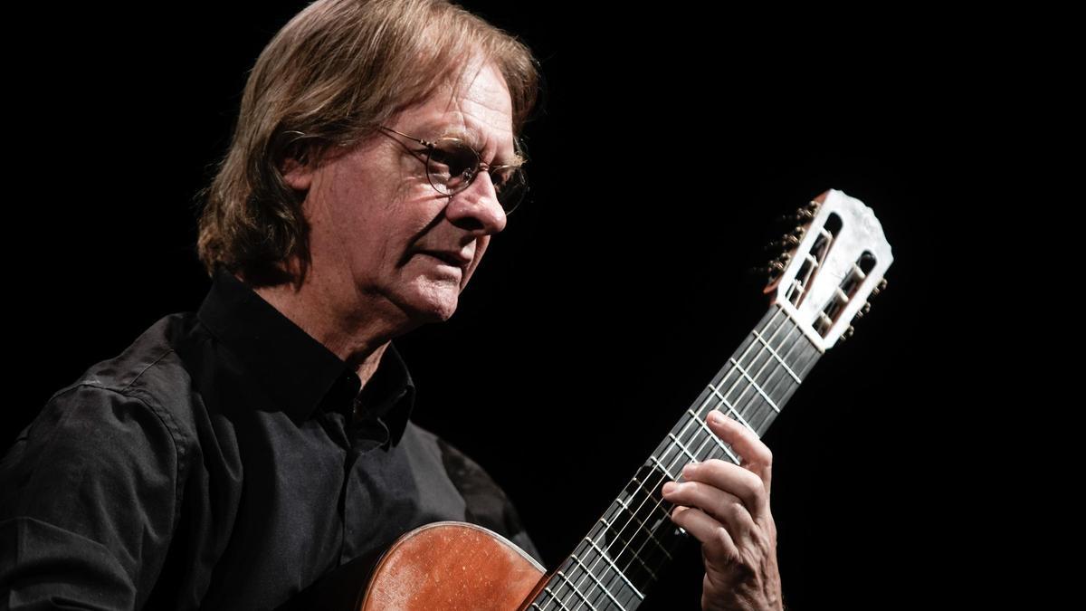 El guitarrista clásico y ganador de un premio Grammy, David Russell, vuelve una edición más al Festival de la Guitarra de Córdoba.
