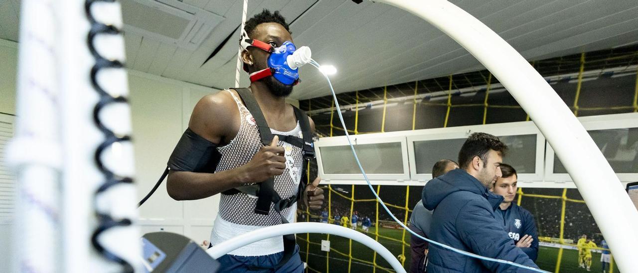 El extremo Bertrand Traoré pasó el lunes con éxito la revisión médica y hoy realizará su primer entreno como jugador del Villarreal CF.