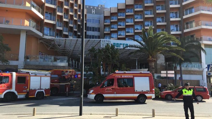 Los hoteles Meliá y Porta Maris superan con nota un simulacro de incendio evacuando a centenares de personas en seis minutos