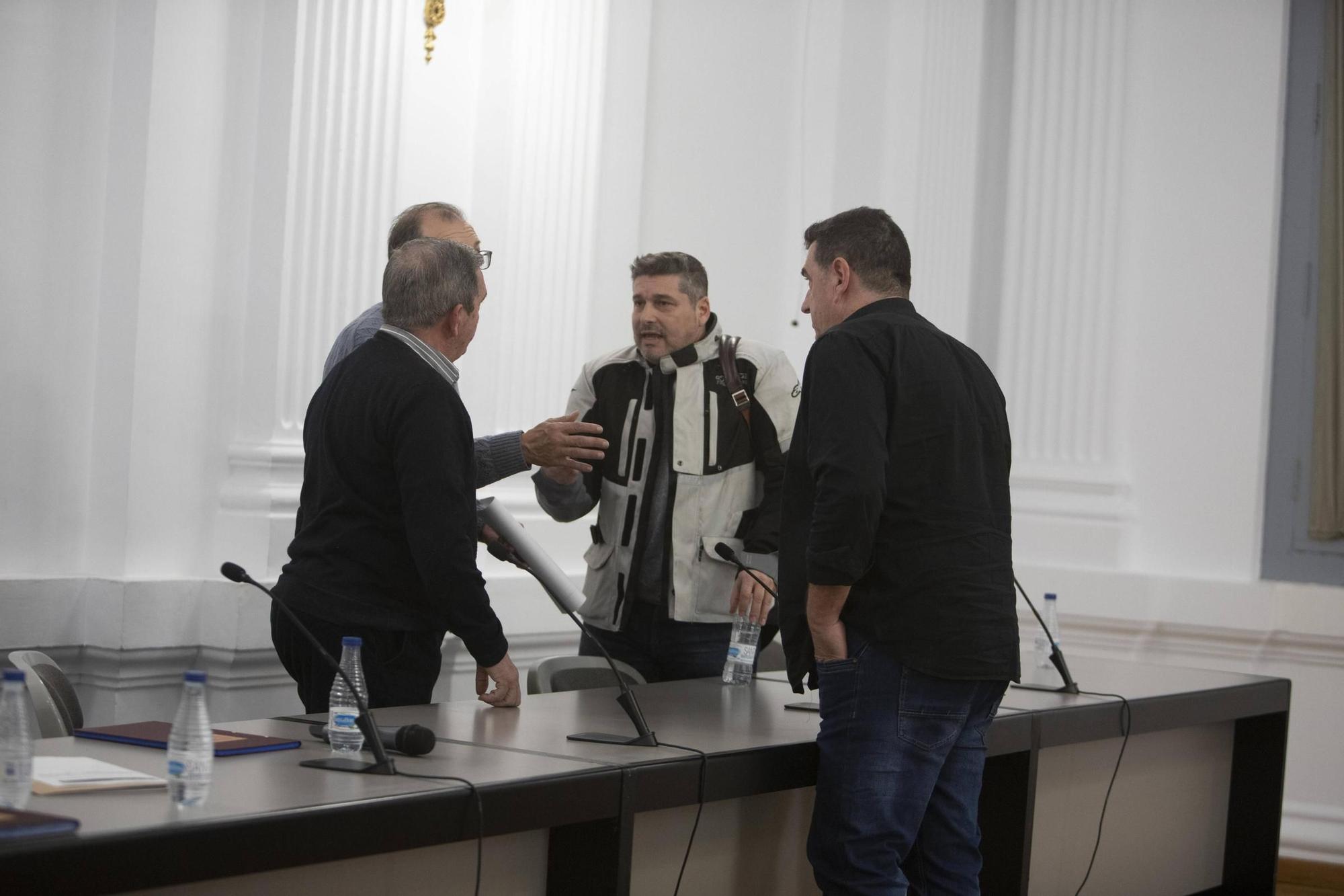 Así fue la tensa asamblea del Olímpic de Xàtiva en la que los socios toman las riendas