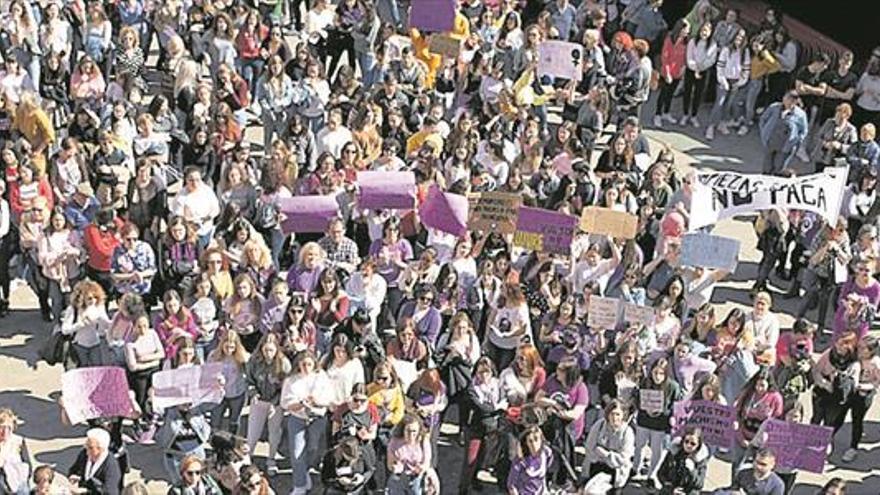 Vila-real rinde homenaje a las maestras e implica a los niños