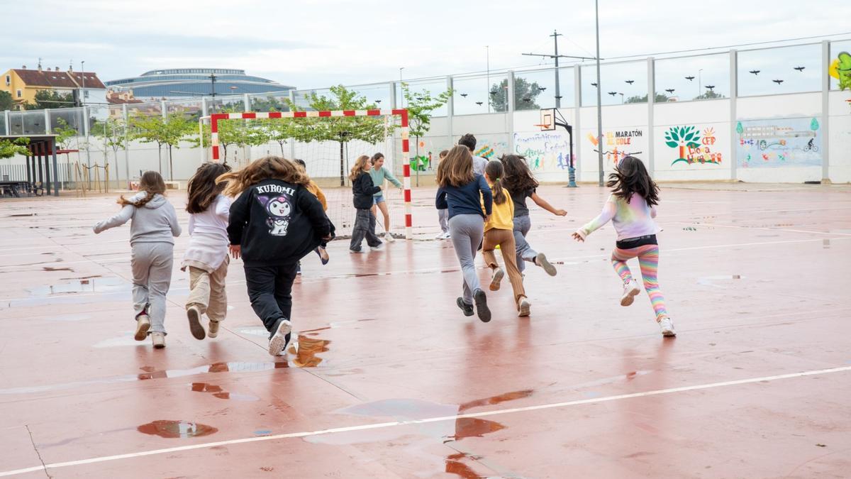Juegos y actividades deportivas en la Escuela de Pascua de Paterna