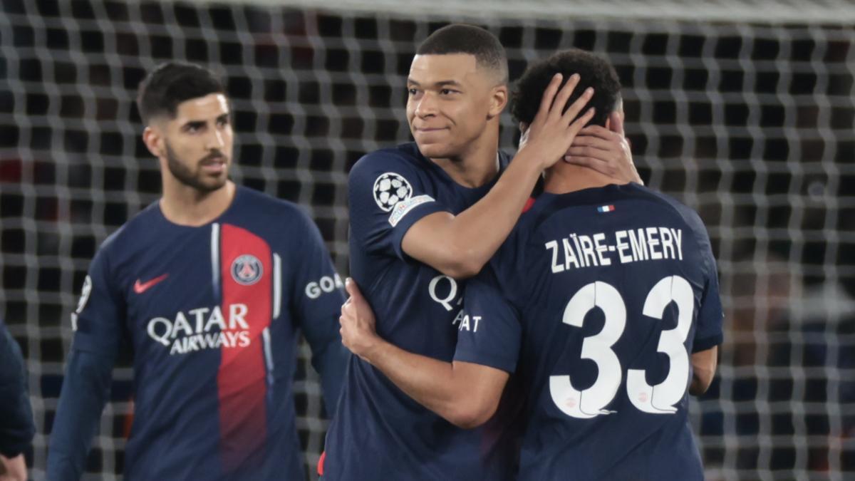 Kylian Mbappé celebra su gol en el PSG-Real Sociedad de la Champions 2023/24