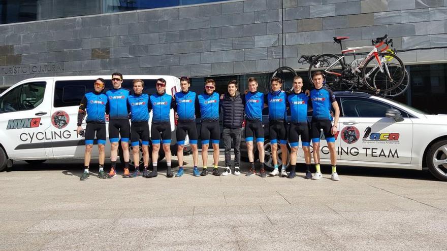 Maverick Viñales presenta el seu equip ciclista a Andorra