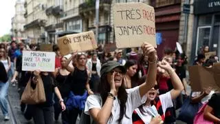 Los estudiantes franceses incendian las calles en protesta por la precariedad de la educación pública