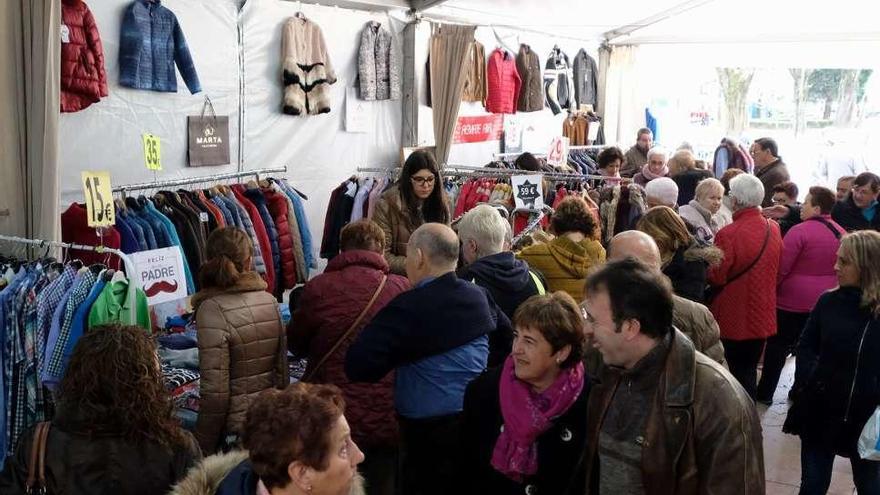 La feria de saldos de La Felguera se despide hoy