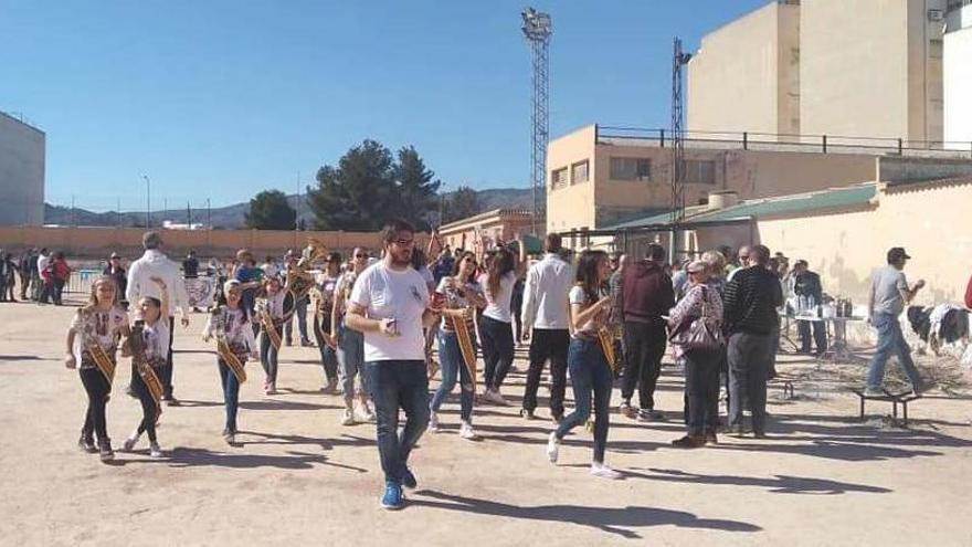 Charanga, gatxamigues y carretones en la Mitja Festa 2019