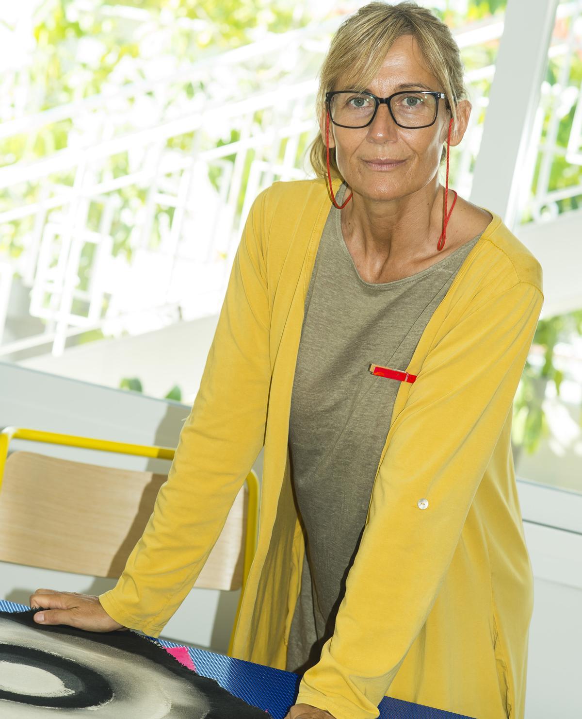 Patricia Bonet es instructora de Hatha Yoga, Yoga Coach y profesora de Hatha-Vinyasa y Power Yoga, además de artista plástica.