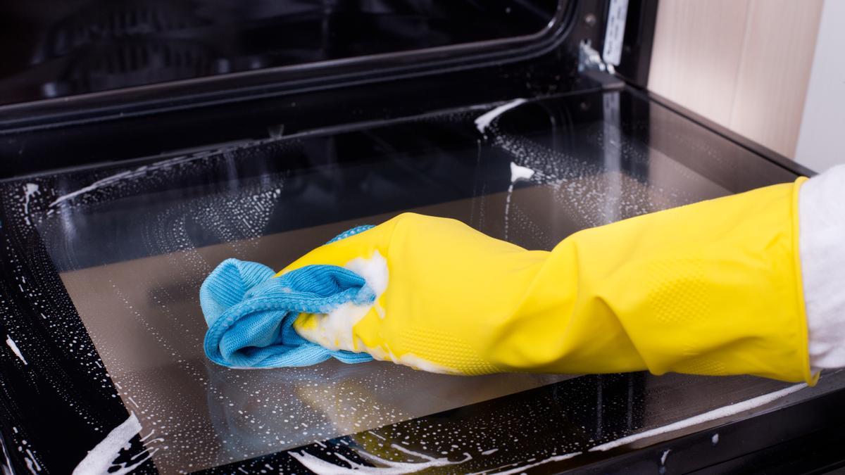 LIMPIAR HORNO | Descubre el truco definitivo para limpiar tu horno de forma  fácil y económica con ingredientes de tu despensa