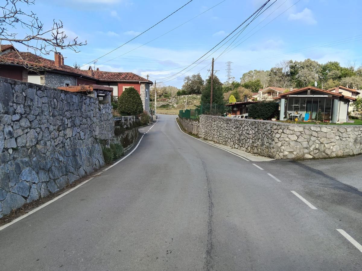 Obras de limpieza y desbroce en varios pueblos de Llanes Obras de limpieza y desbroce en varios pueblos de Llanes