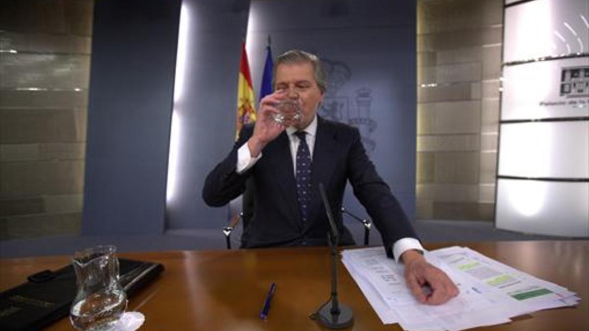 El ministro Íñigo Méndez de Vigo, en la rueda de prensa de ayer, tras el Consejo de Ministros.