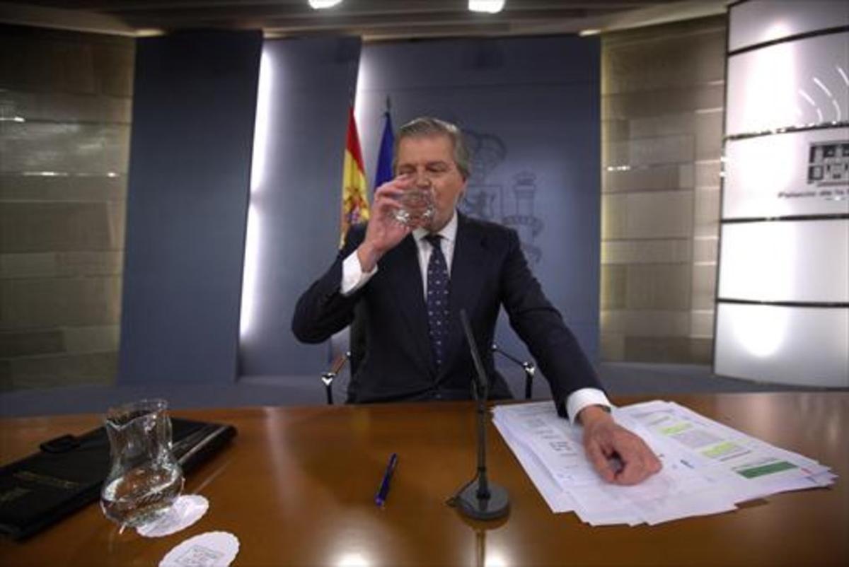 El ministro Íñigo Méndez de Vigo, en la rueda de prensa de ayer, tras el Consejo de Ministros.
