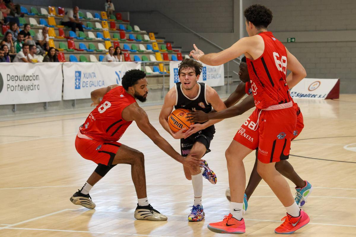 Los vilagarcianos saben que su defensa es condición innegociable para poder competir.