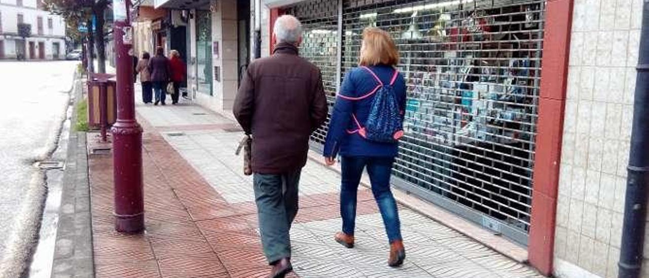 Un grupo de personas en Villaviciosa.