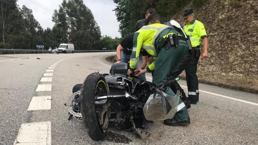 Fallece un motorista tras una salida de vía en Crecente