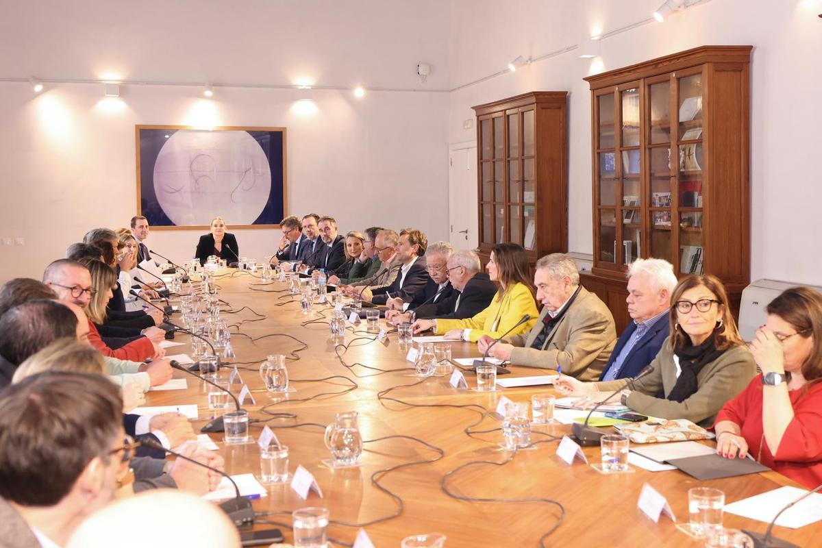 La presidenta del Govern, Marga Prohens, la semana pasada en su reunión con los agentes sociales y económicos.
