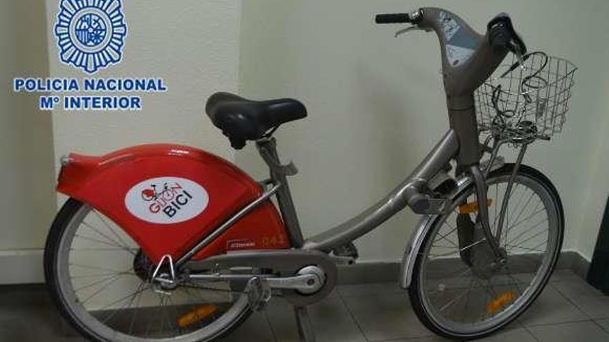 Bicicleta robada y utilizada por el joven argelino para desplazarse para cometer sus robos.