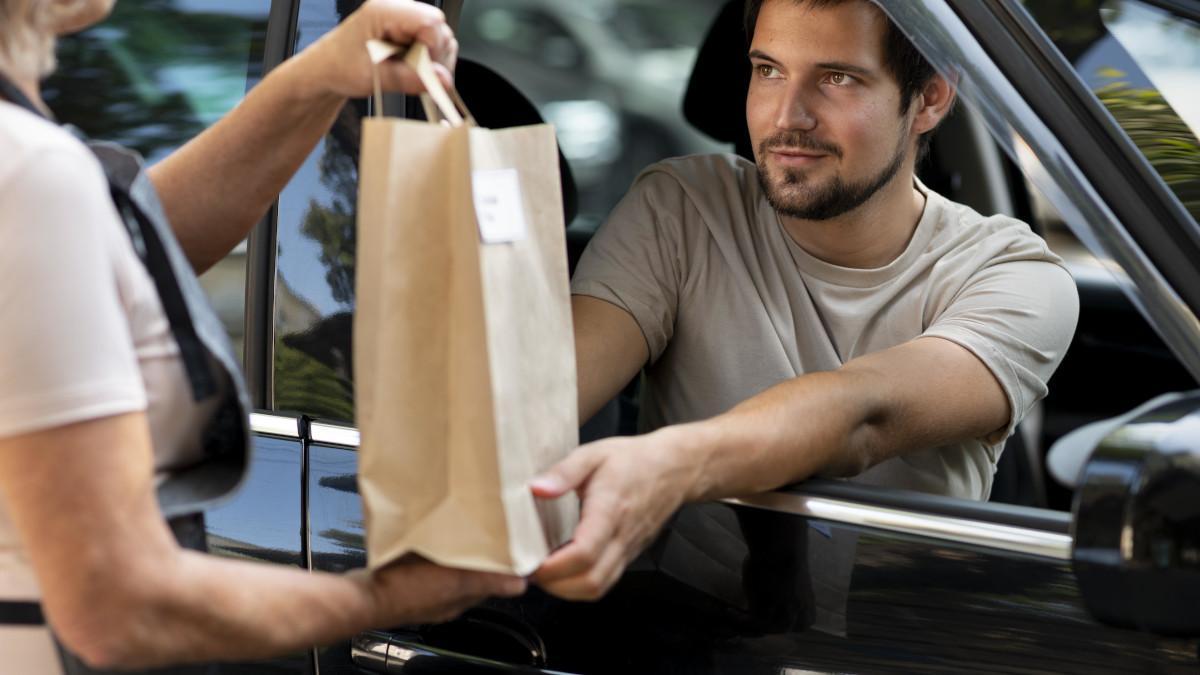 Te pueden multar por llevar bolsas en los asientos del vehículo