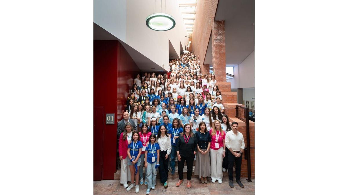 Foto de familia en  final regional de Technovation Girls, en el campus de la Universidad Carlos III de Leganés