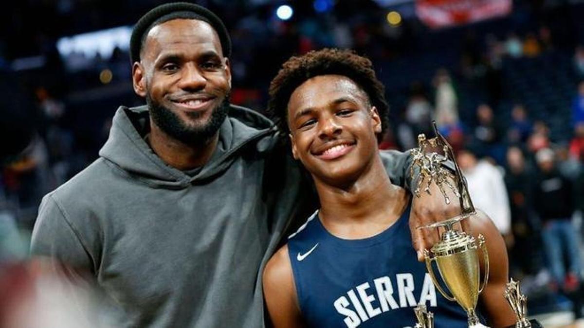 Lebron James junto a su hijo, Bronny James