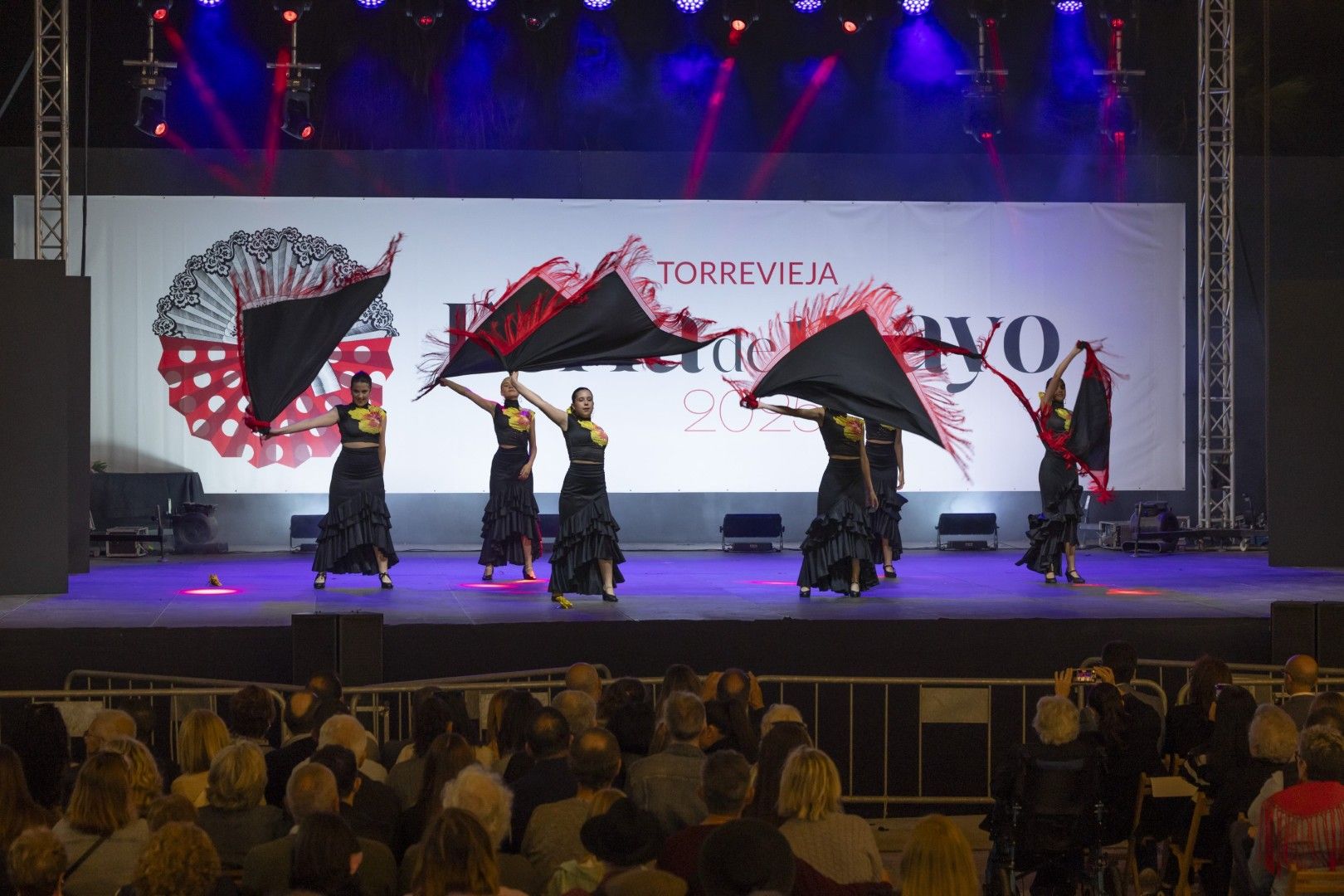 Por sevillanas en la Feria de Mayo de Torrevieja 2025