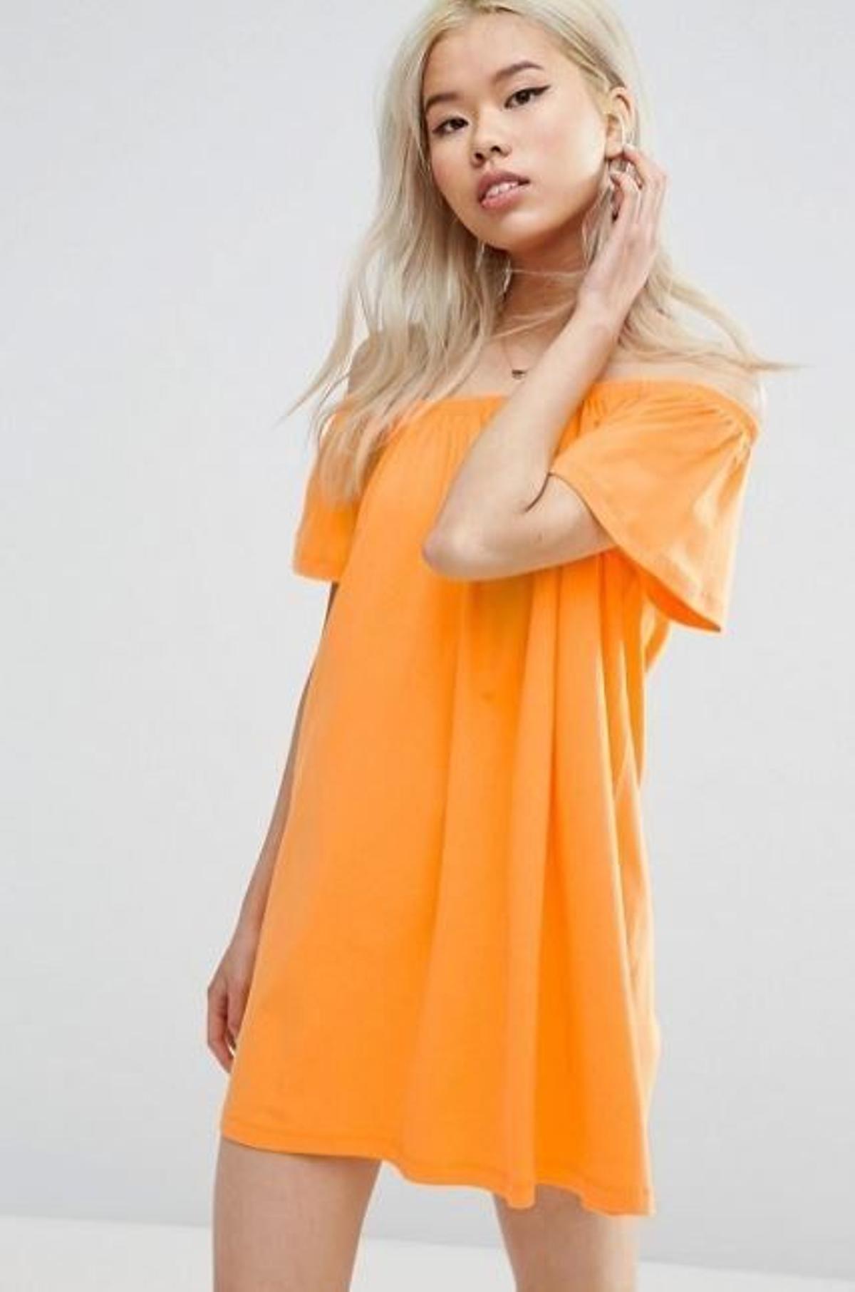 Vas a querer un minidress naranja, palabra de Vanessa Hudgens