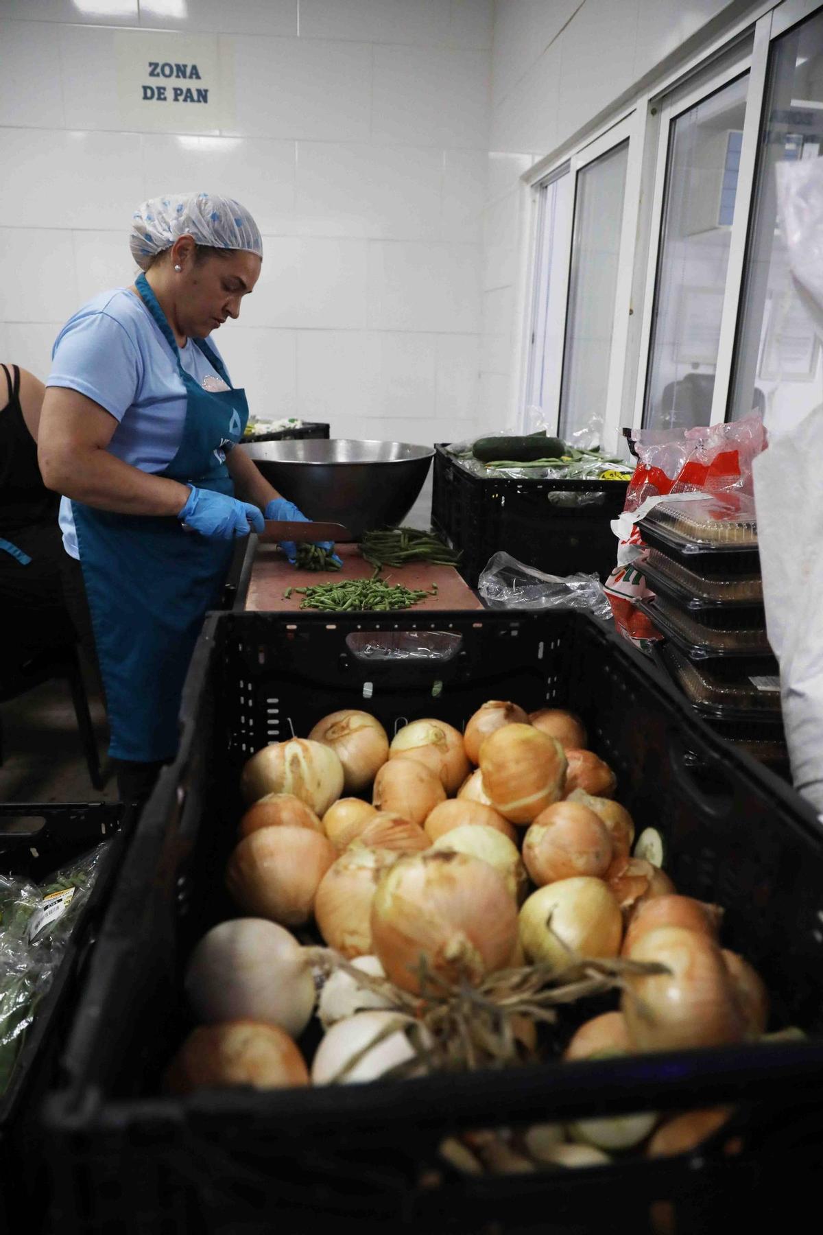 La Asociación Yo soy Tú entrega desayunos y comidas