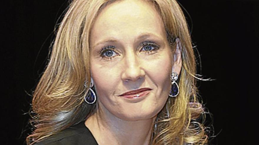 Rowling desvela los rechazos a su primera novela con seudónimo