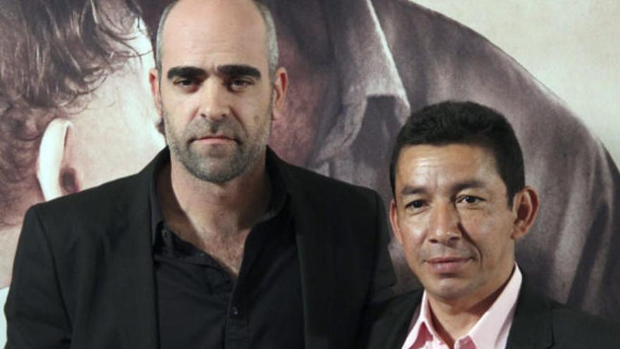 Luis Tosar acompañado de José Cristano Gómez