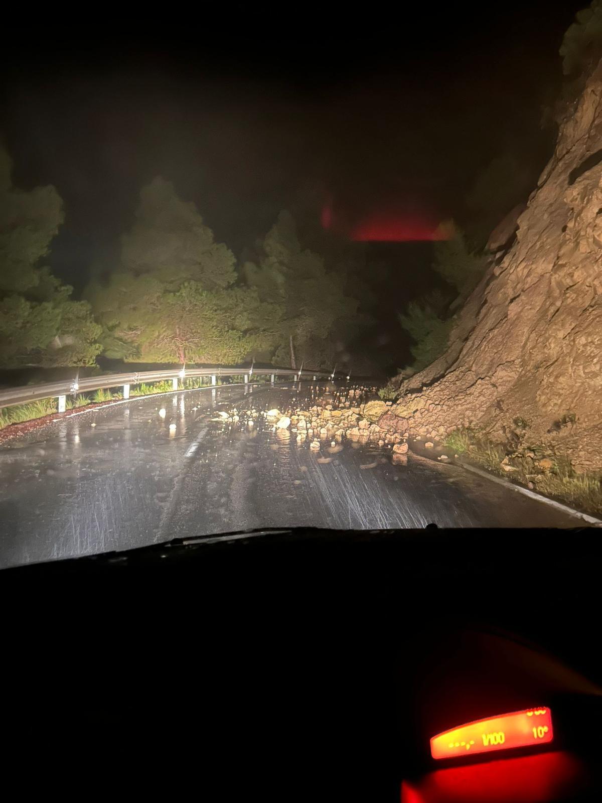 Desprendimientos en la carretera de Cala Vedella, esta madrugada.
