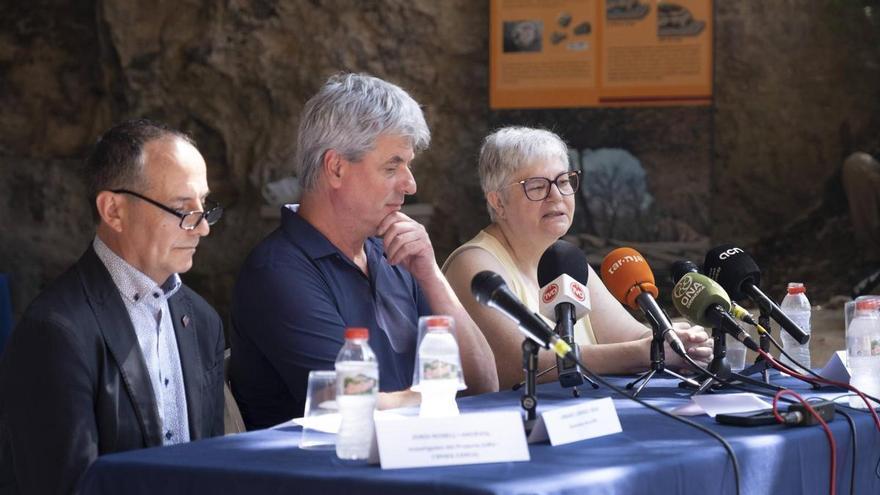 "Compromís total" per tornar a Moià les restes arqueològiques de les Coves del Toll i les Teixoneres