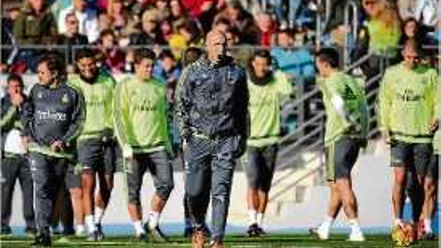 Zidane promet un Madrid «ofensiu» i «il·lusionant»