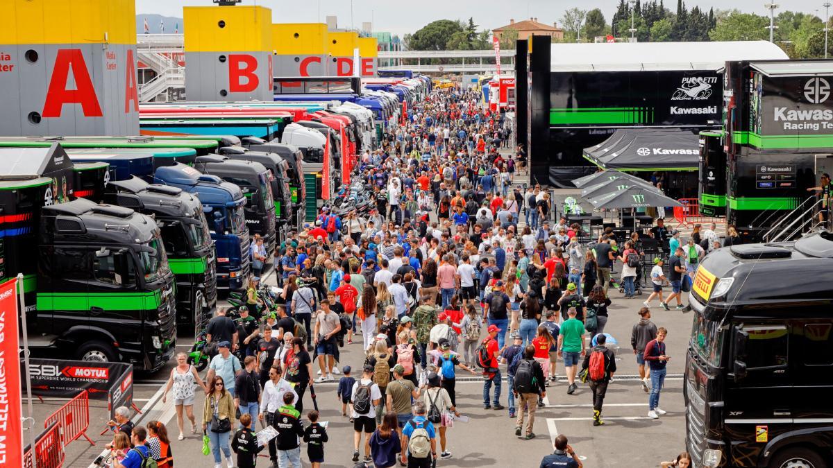 El Circuit de Barcelona espera un ambiente de gala este fin de semana con la visita del Mundial de Superbikes