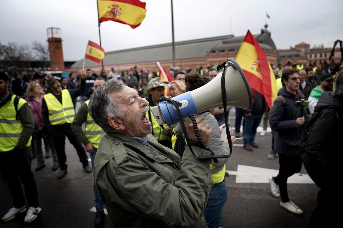 Agricultores protestan frente a la sede del Ministerio, en imágenes Agricultores protestan frente a la sede del Ministerio, en imágenes